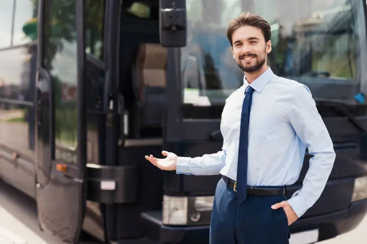 What are the 10 Features that Define a Luxury Tour Coach_